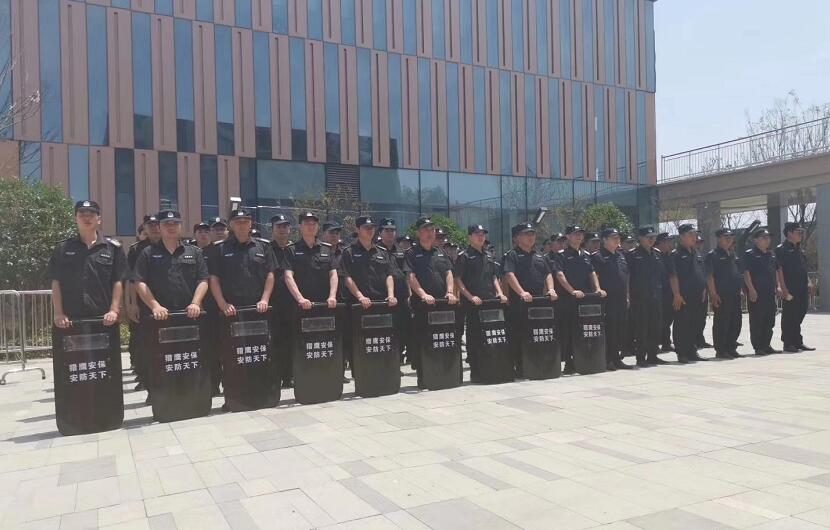 漢江夢開盤，湖北獵鷹保安公司繼續(xù)維護(hù)現(xiàn)場秩序