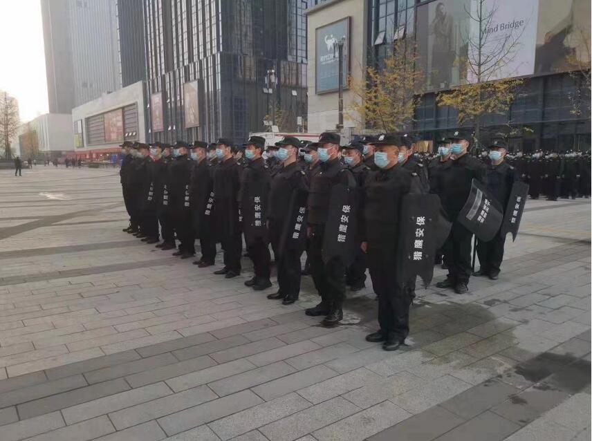 東津民發(fā)世紀(jì)廣場盛大開業(yè),獵鷹保安盡銳出戰(zhàn),全程守護!