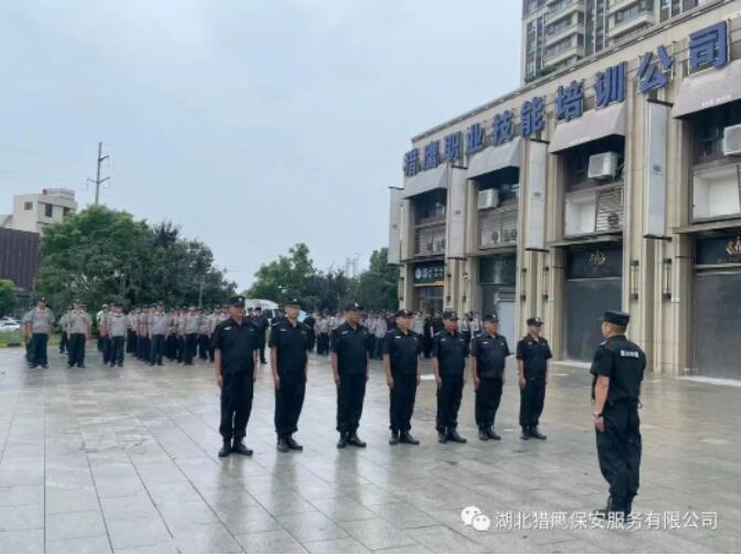 大練精兵強(qiáng)素質(zhì)，規(guī)范隊伍樹形象