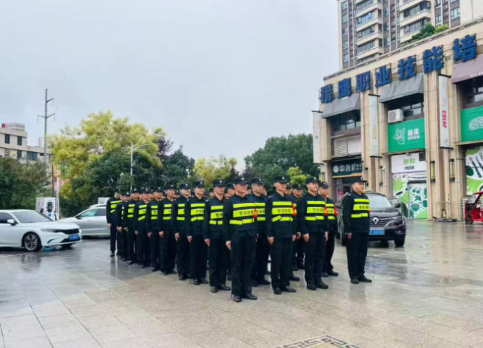 出發(fā)棗陽(yáng)體育館！籃球賽。